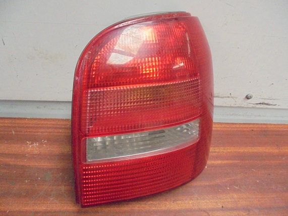 Feu Arriere Droit
AUDI A4 (8D)
An 04.1996 - 02.1999
