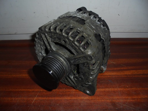 Alternateur 
AUDI A6 (6F) 2.0 TDI 136CV
An 10.2008 - 12.2010

Poulie débrayable
Bosch 0121 715 077
036 903 016 L