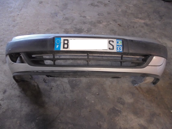 Pare Choc Av 
CITROEN Xsara
An 09.1997 - 04.1998

Traces de frottement, bananes rÃ¢pées 

Frais de Port sur devis