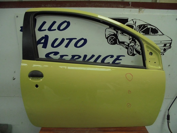 Porte AV Droit
CITROEN C1 (3 portes)
An 06.2005 - 11.2008

un léger enfoncement
deux éclats de peinture

Frais de Port sur devis