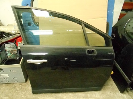 Porte AV Droit
CITROEN C4 (5 portes)
An 11.2004 - 07.2008

Vendue nue
Frais de Port sur devis