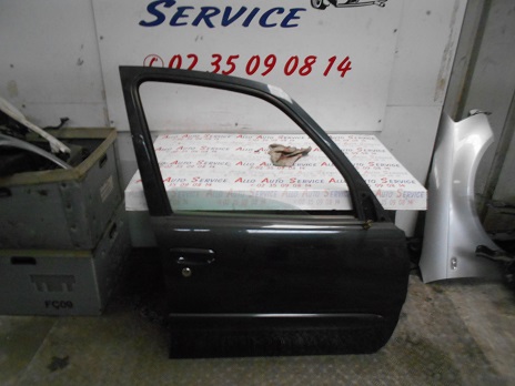 Porte AV Droit
CITROEN Xsara Picasso
An : 1999 / 2004

Vendu nue  

Frais de Port sur devis