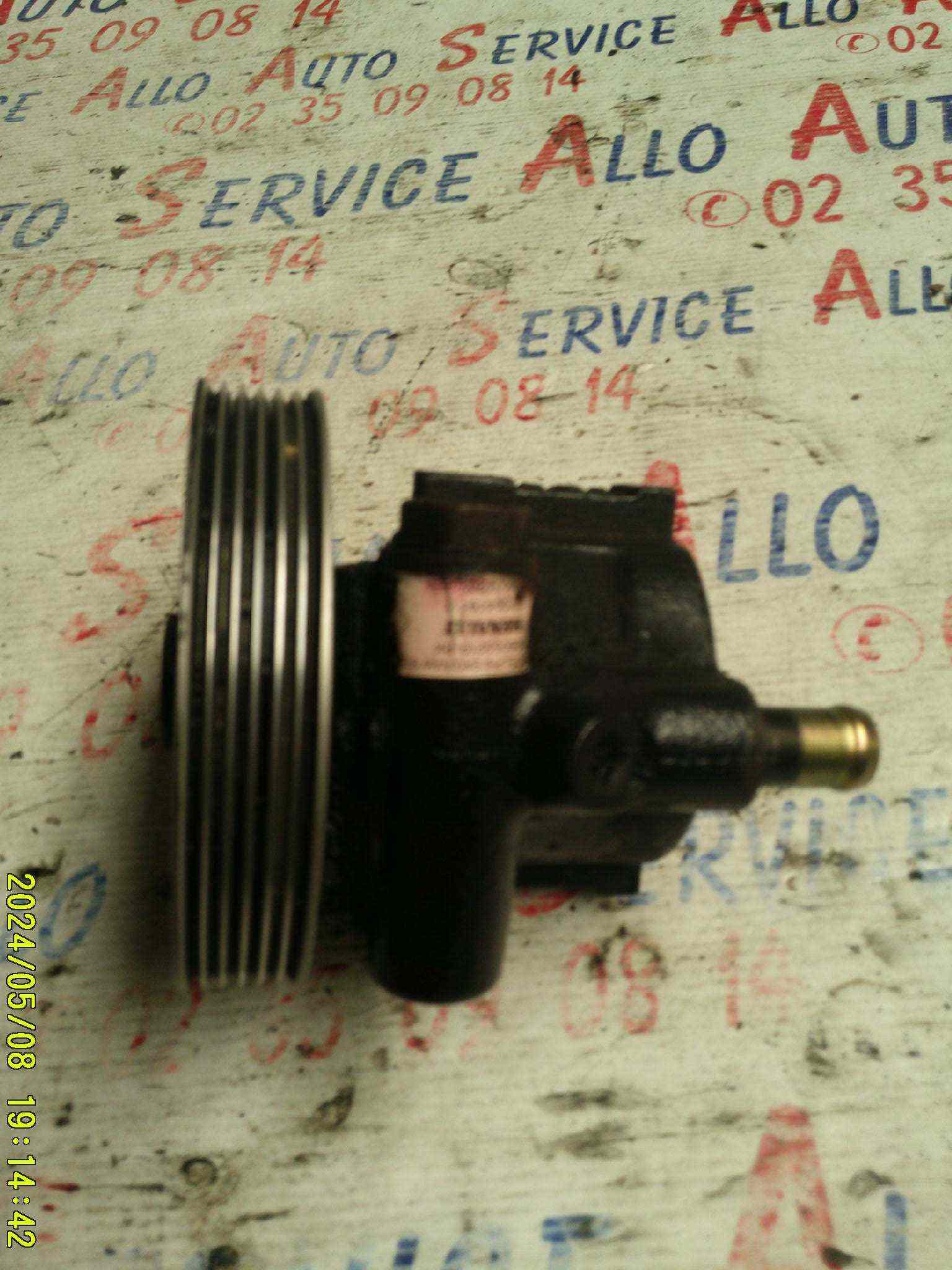Pompe D-A 
CITROEN C3 Picasso phase 1
ref:7700419117

