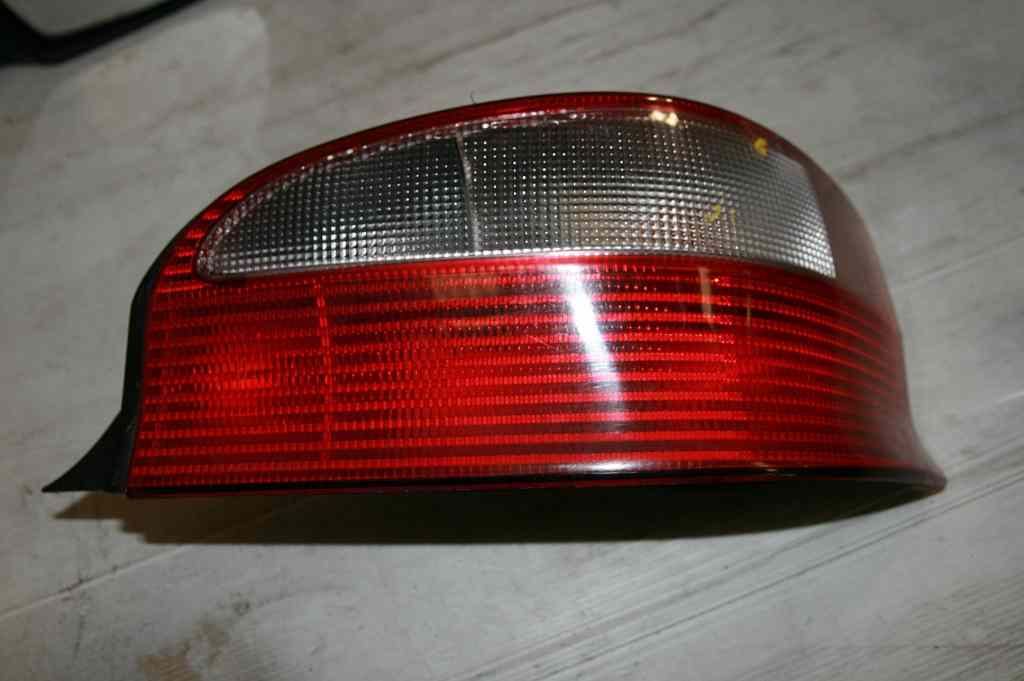 Feu Arriere Droit CITROEN Saxo phase 2
02.2002

