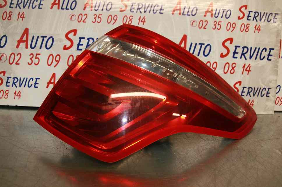 Feu Arrière Droit CITROEN C4 PICASSO 1
01.2009

Peinture chromé qui s'en va (Vue arriere)
Voir deuxieme photo