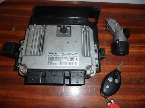 Kit de demarrage 
CITROEN C5 1.6 HDI 110CV
An 09.2004 - 04.2008

Comprenant 

Neiman avec transpondeur + 1 Clé

Calculateur Bosch 
0261 011 561
9656974780
EDC 56974780

BSI Johnson Controls
9656530580
Boot : 21676031 5 A
Hard : 21678931 5 D1
