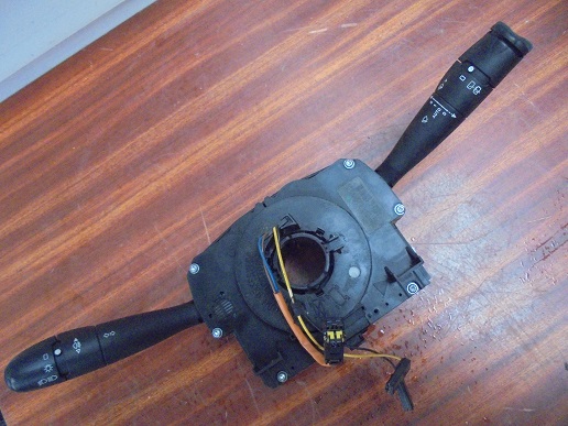 Commodo 
CITROEN C3
An 04.2002 - 10.2005

COM 2002 Valeo
96488210XT

Essuie glace fonction auto

