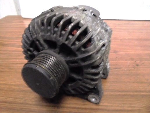 Alternateur 
CITROEN Xsara Picasso 1.6 HDI 110CV
An 12.1999 - 12.2010

Poulie débrayable 
Valeo 9646321780