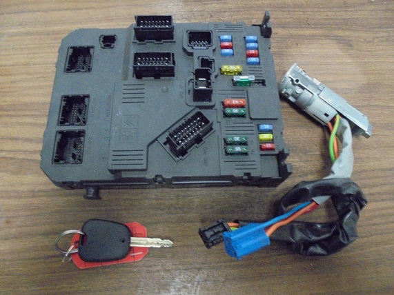 Kit de demarrage 
CITROEN Xsara Picasso 1.6 HDI 90CV
An 12.2005 - 12.2010 

Comprenant : 

Neiman + Clé 

Calculateur Bosch 
0281 012 468
9663268380

BSI E02-00 Siemens
9657999780