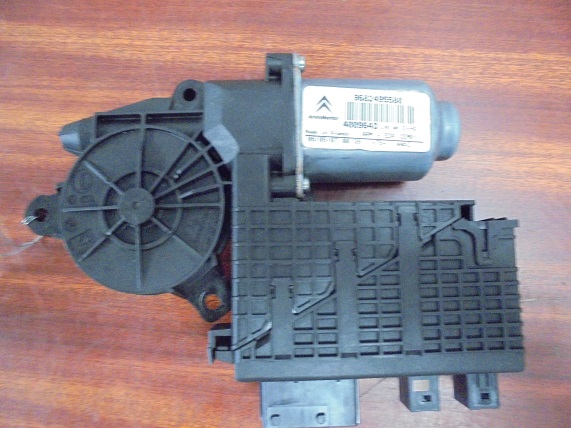 Leve Vitre Av Droit
CITROEN C4
An 01.2007 - 10.2013

Réf : 400964D
