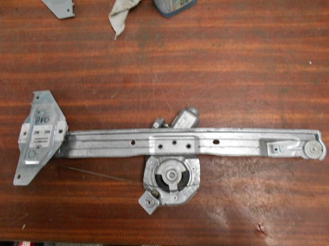 Leve Vitre Av Gauche
CITROEN C3 2 (A51) Phase 2 5 Portes

2013-03->2016-12 

Ref : 430106D

