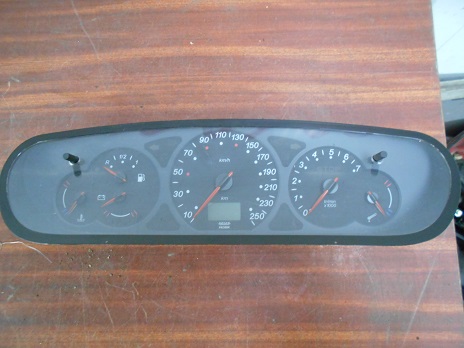 Compteur 
CITROEN C5 Phase 1
An 2001-03->2004-09 

Jaeger X4/260K
Ref : 9635289280
Km : 182106

