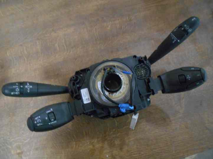 Commodo 
CITROEN C3 (2)
Année 2010 

PSA 96667326XT

Option auto : essuie glaces et phares 