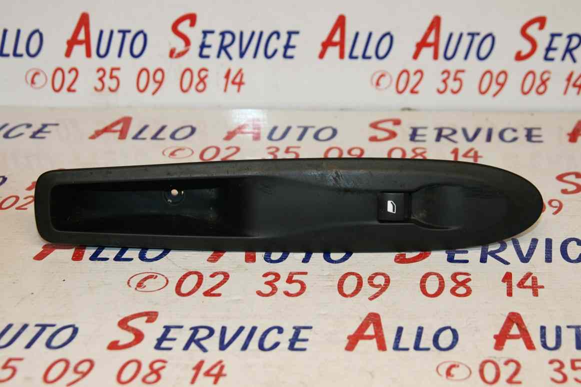 Bouton Leve Vitre Avant Droit

CITROEN C3 II

