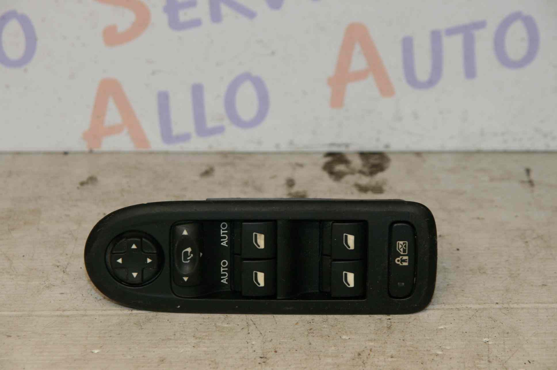 Bouton Leve Vitre 
CITROEN C3

