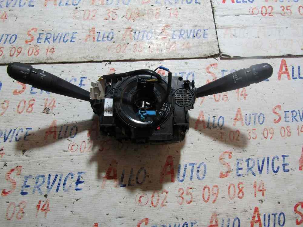 Commodo 
CITROEN C4 CACTUS 1.2VTI-12V
17.10.2017
REF PSA:98139475ZD

