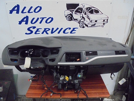 Planche de Bord 
CITROEN C5 2 (X7)
An depuis 04.2008 

4 griffes coté droit

VF : VF7RD9HL0BL515398

Frais de port sur devis