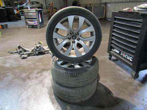 ROUE X4
CITROEN C5 2 (X7) 2011
3.0 HDI 

245/45R18 100Y
PNEU EN BON ETAT

FRAIS DE PORT SUR DEVIS 