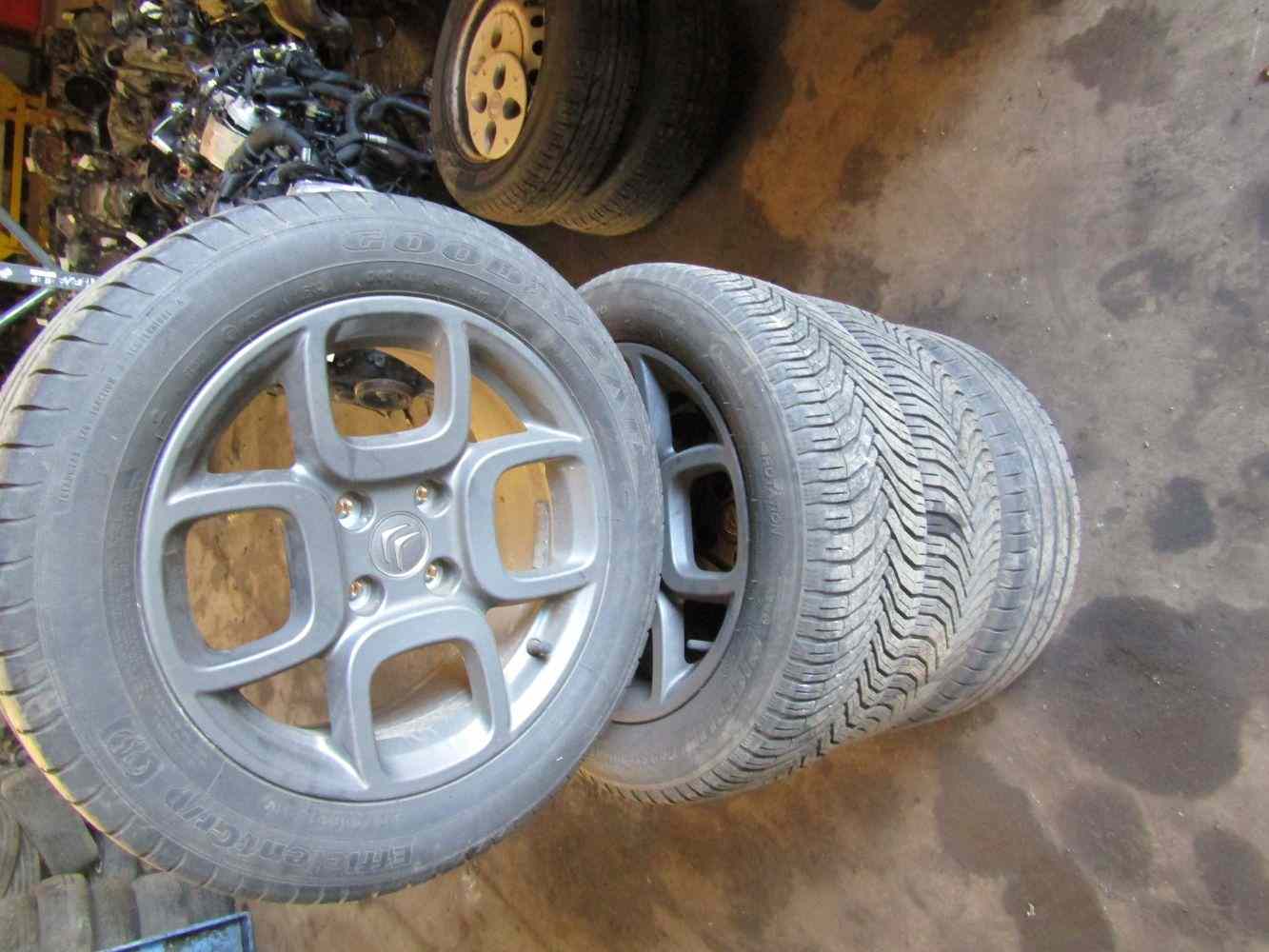 4 Jante Alu CITROEN C4 CACTUS 1.2VTI-12V
17.10.2017

2 PNEU A PREVOIR
2 PNEU MICHELIN 205/55 R16 94V
