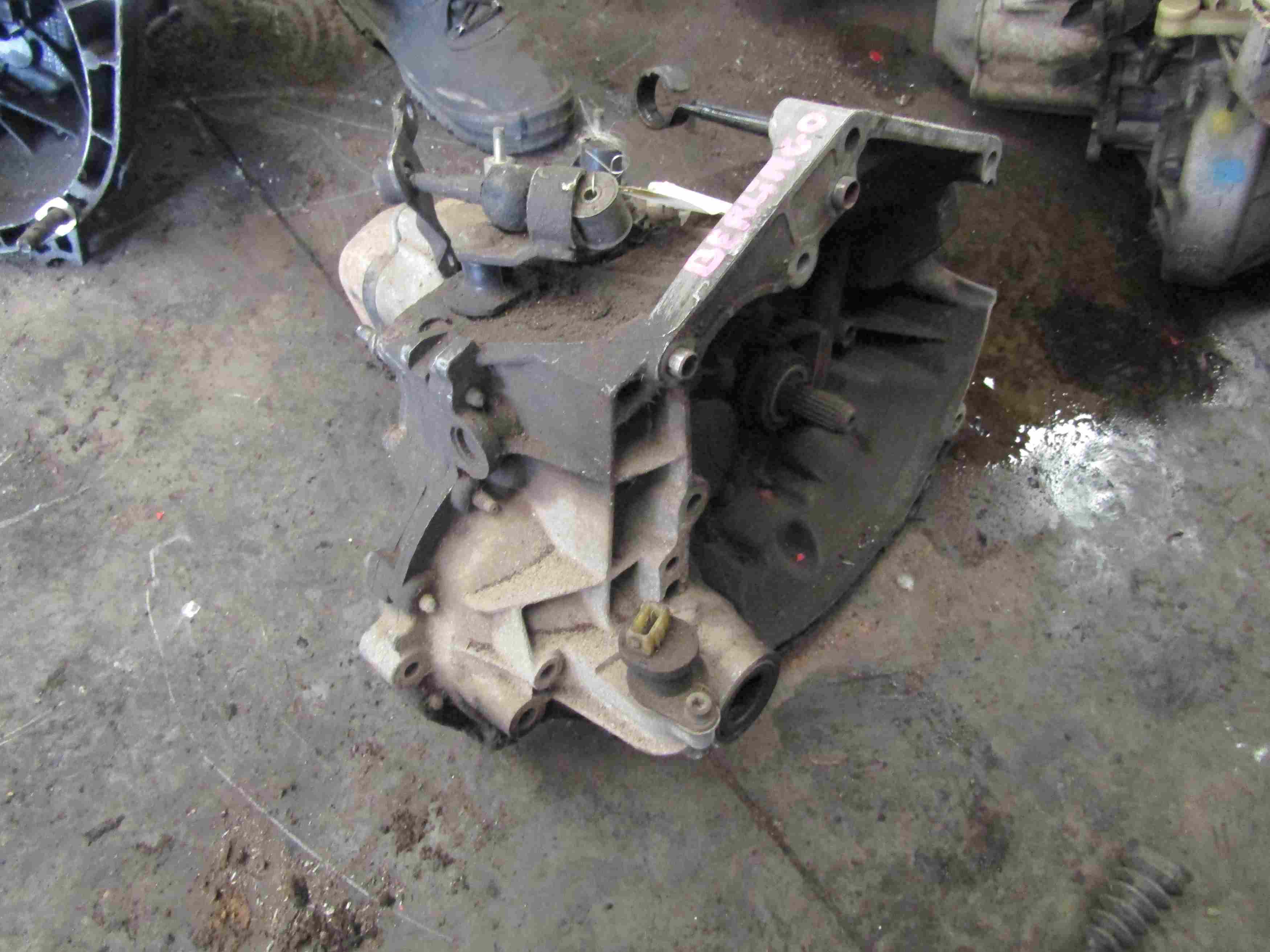 Boite de vitesses 
CITROEN Berlingo 1 Phase 1 1.4i 75cv

Type boite : 20CN14 
200 000 Km

Garanti(e) 12 mois

Frais de Port sur devis