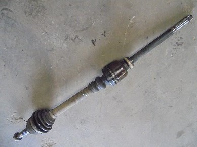 Cardan Droit
CITROEN C5 (X7) 1.6 HDI 110CV
An depuis 04.2008
