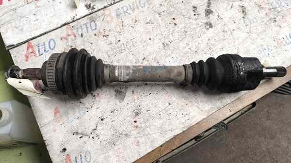 Cardan Gauche
CITROEN Xsara Picasso
Ph2 1.6 HDI
Année 2006

Code Moteur:DV6TED4_9HZ
