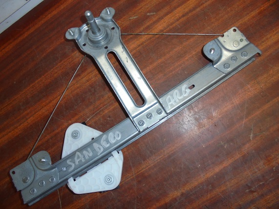 Leve Vitre Ar Gauche
DACIA Sandero
An 2004 - 09.2008

Réf : 118466