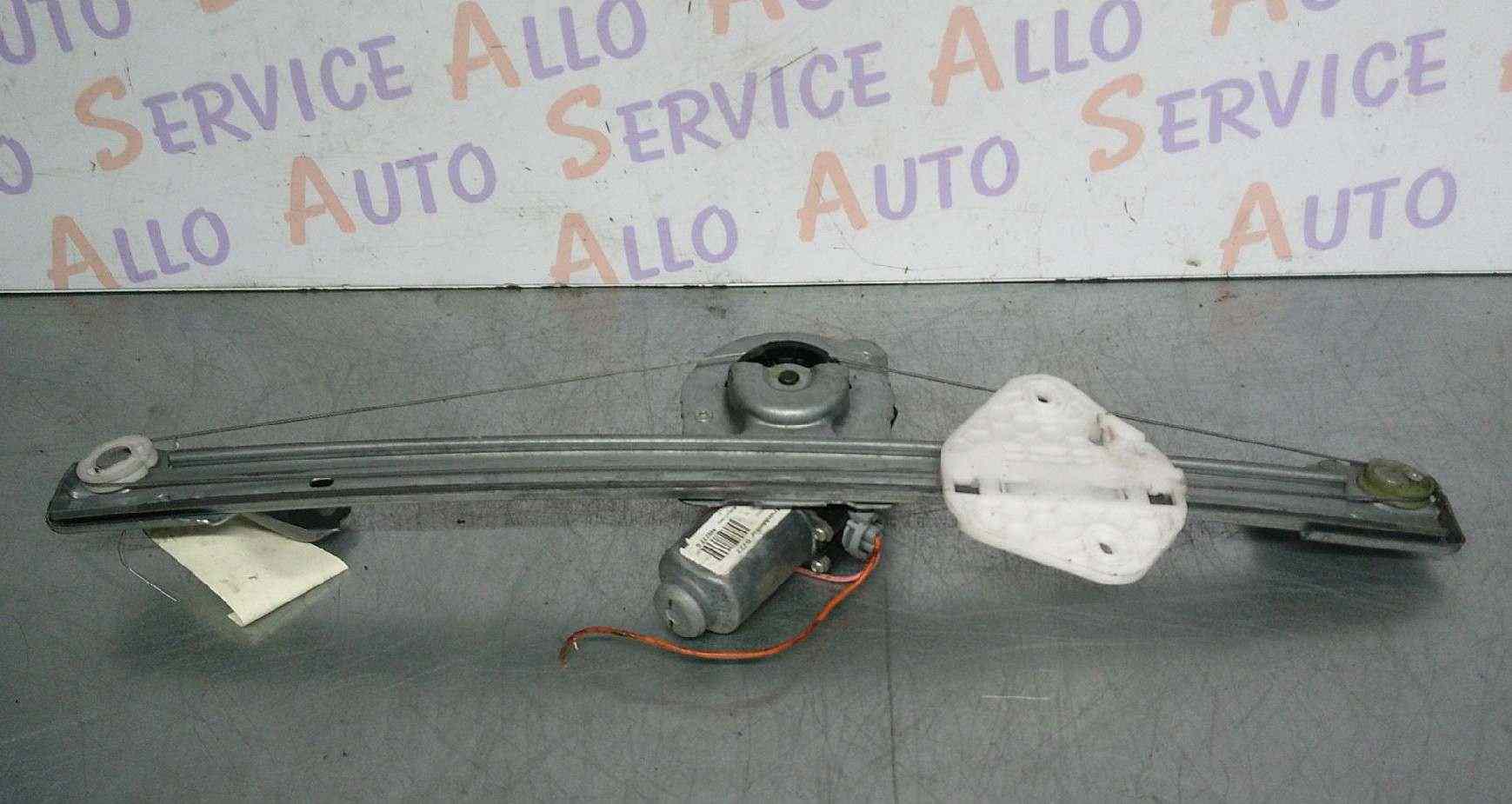 Leve Vitre Av Droit DACIA Logan MCV 1 PHASE 1

MILLESIME 11/2007

