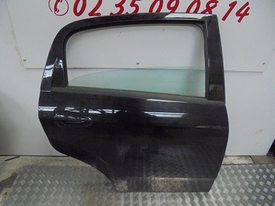 Porte AR Droite
FIAT Punto 3
An 2003 - 2009

Vendu nue, quelques rayures, Ã  repeindre

Frais de Port sur devis
