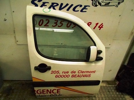 Porte AV Droit
FIAT Doblo (1) Cargo
An 01.2006 -10.2010

Un enfoncement au niveau du cercle vert
Vente comptoir uniquement