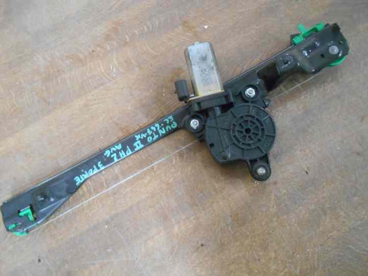 Leve Vitre Av Gauche
FIAT Punto 2 (3 portes)
An 05.2003 - 10.2009