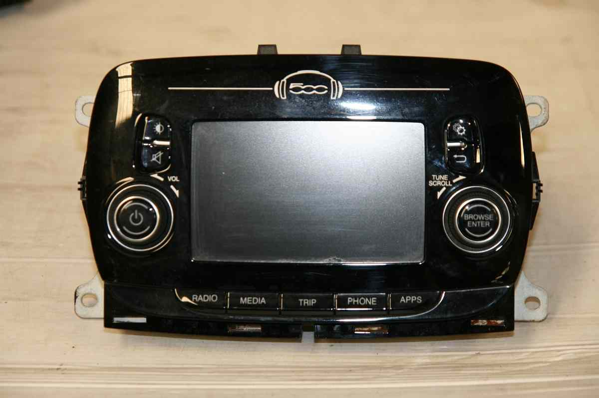 RADIO MULTIMEDIA FIAT 500 COD 07356791340

04/2018