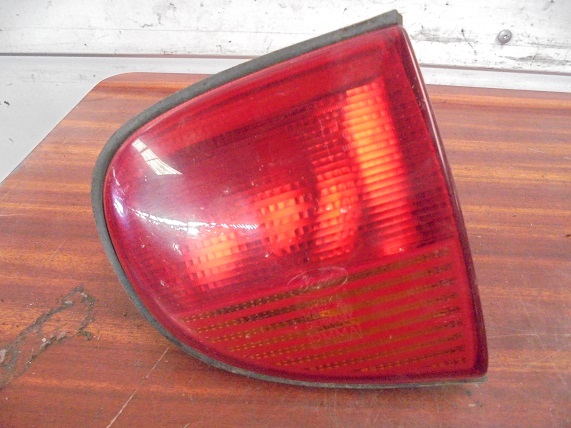 Feu Arriere Gauche
FORD Escort
An 01.1995 / 08.2000
