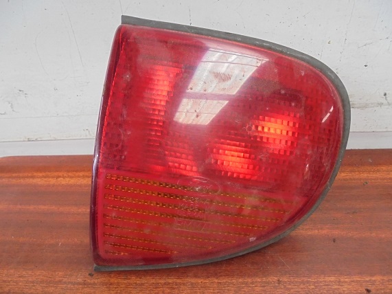 Feu Arriere Droit
FORD Escort
An 01.1995 / 08.2000
