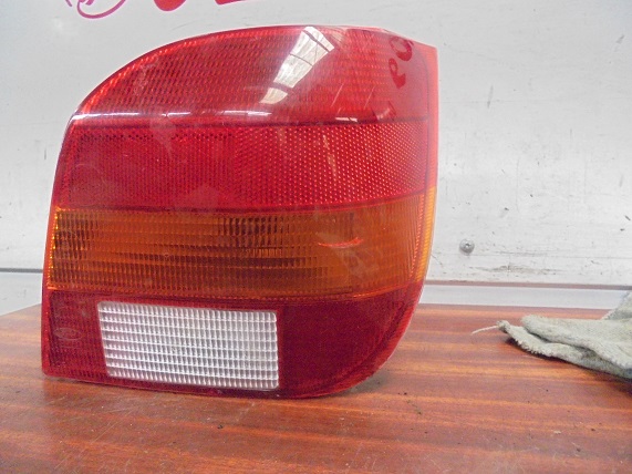 Feu Arriere Droit
FORD Fiesta 3 phase 2
 An 01.1994 / 10.1996


