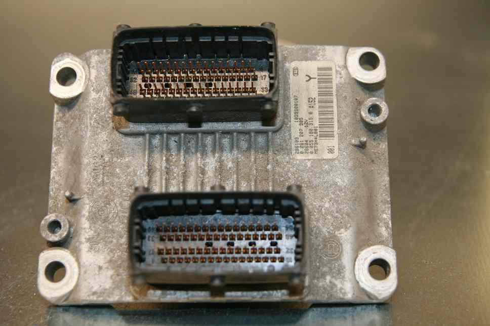 Calculateur Bosch ECU LANCIA Ypsilon

0261207905
00551803150
ME73H4L001