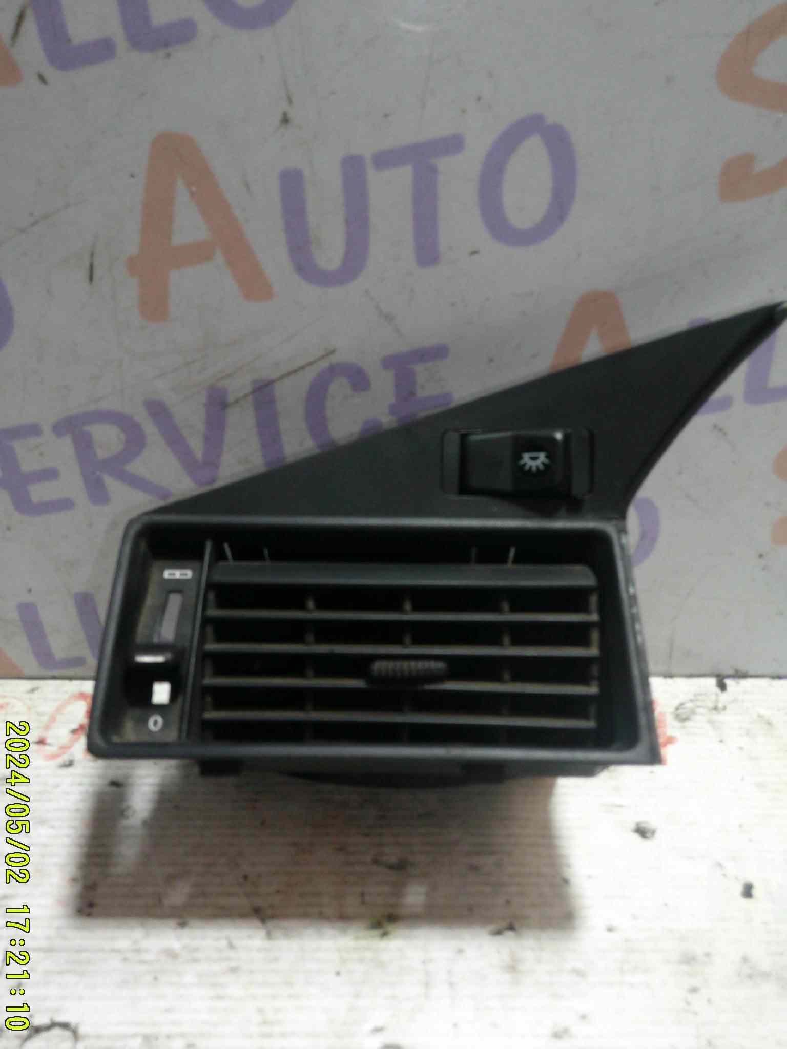 Aérateur tableau de bord AV Gauche
MERCEDES 190D Phase 2

