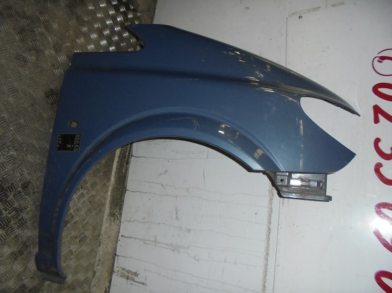 Aile AV Droit
MERCEDES Vito
An 09.2006 - 09.2010

Légères rayures 
Frais de Port sur devis