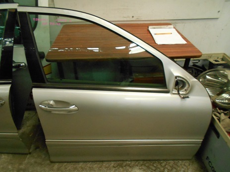 Porte AV Droit
MERCEDES Classe C 200 (W203)
An 10.2000 - 03.2004

Vendue nue
Frais de Port sur devis