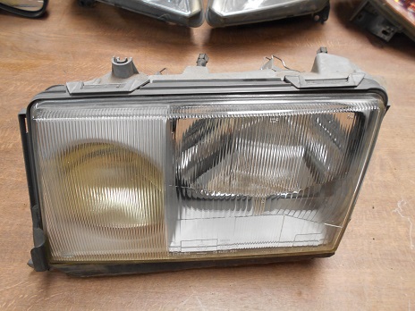 Optique Droit
MERCEDES 250 (124)
An 02.1985 - 09.1993