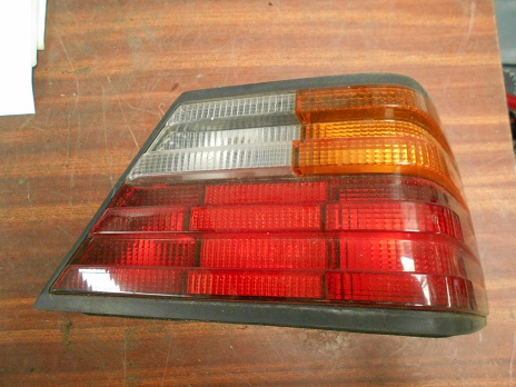 Feu Arriere Droit
MERCEDES 250 1 (124)Phase 1

1985-02->1993-09

