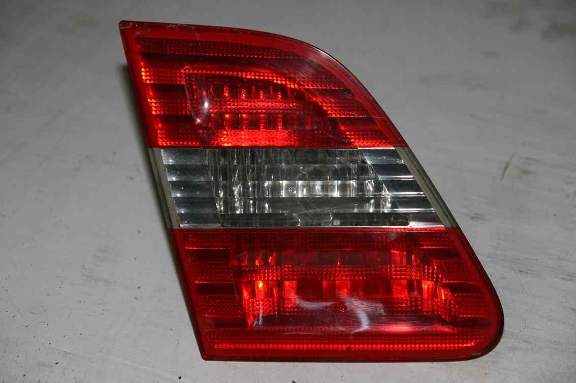 Feu Arriere de hayon Gauche MERCEDES CLASSE B (245) PHASE 1
10/2006

Très bon état