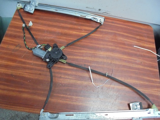 Leve Vitre Av Droit
MERCEDES Vito
An 09.2006 - 09.2010

