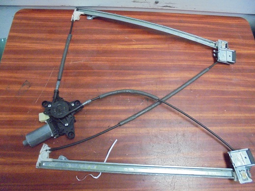 Leve Vitre Av Gauche
MERCEDES Vito
An 09.2006 - 09.2010

