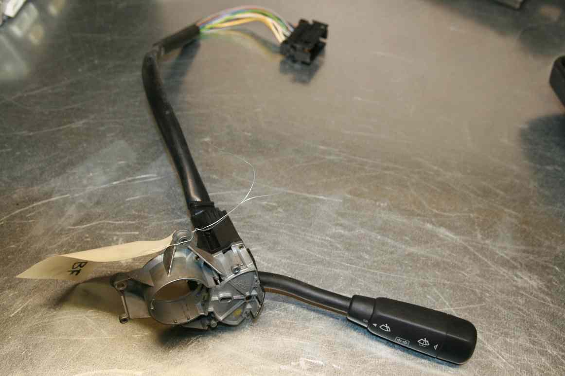 Commodo
MERCEDES Classe C 220 (W202)

03.1997