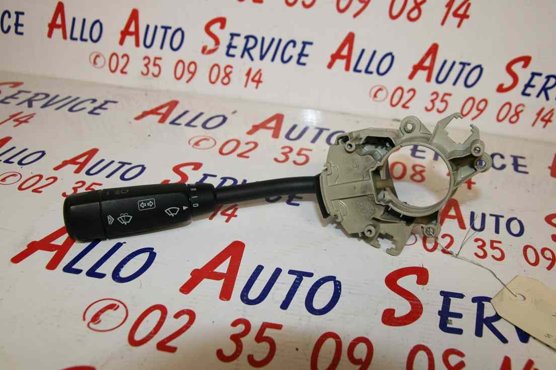 Commodo Essuie Glace MERCEDES Classe C II SPORTCOUPE (CL203) Phase 1
03.2001

Références :
284.540
20354500107C45
HLS203001Q03
