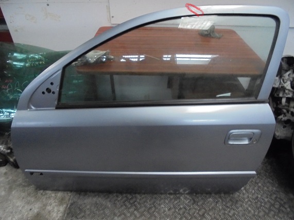 Porte AV 
OPEL Astra G
An 04.1998 - 04.2004

Vendue nue
Une rayure haut de porte

Frais de Port sur devis