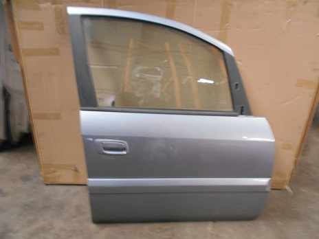 Porte AV Droit
OPEL Zafira A
An 03.1999 - 07.2005

Vendu nue
Frais de Port sur devis