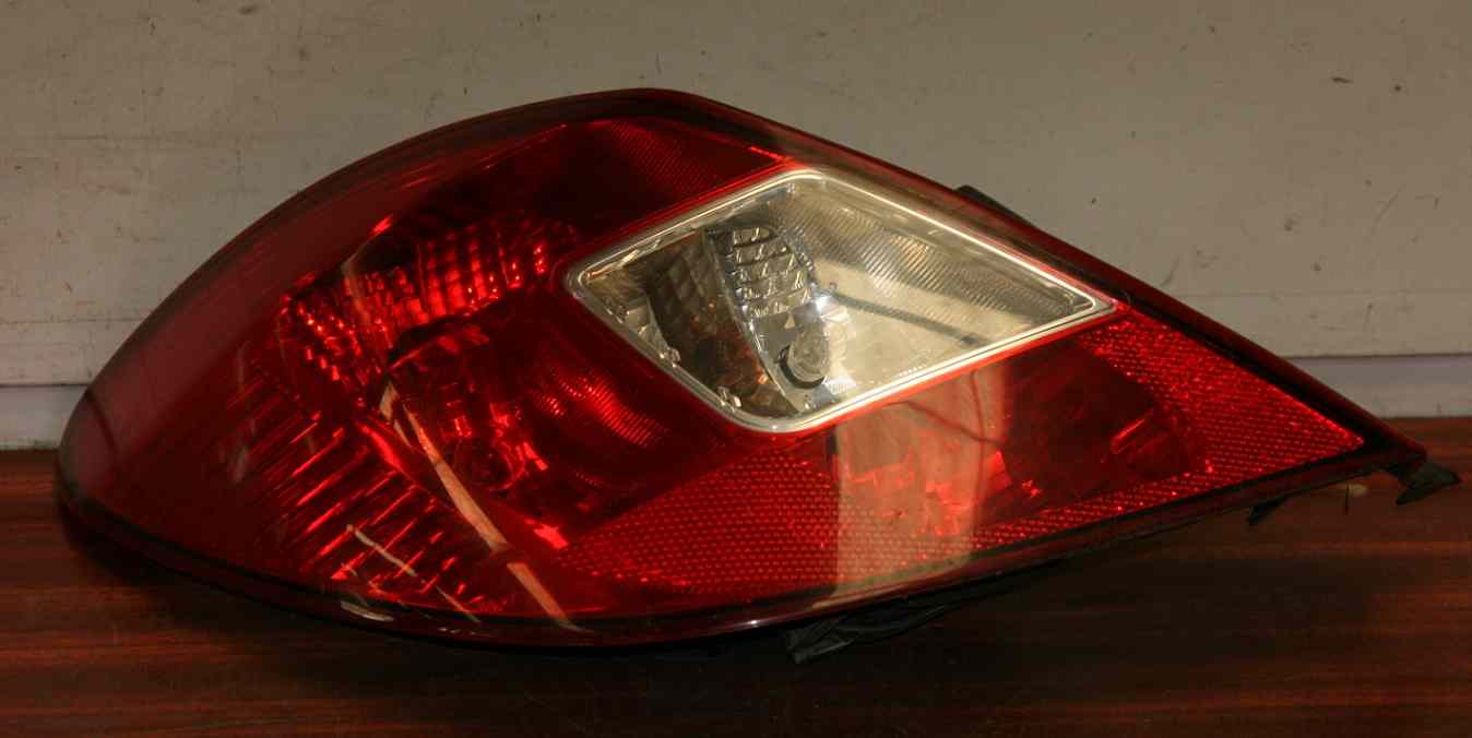 Feu Arriere Gauche OPEL CORSA IV (D) PHASE 1 5P
05/2007

