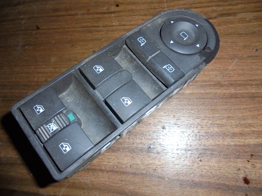 Bouton Leve Vitre 
OPEL Zafira B
An 07.2005 - 12.2007